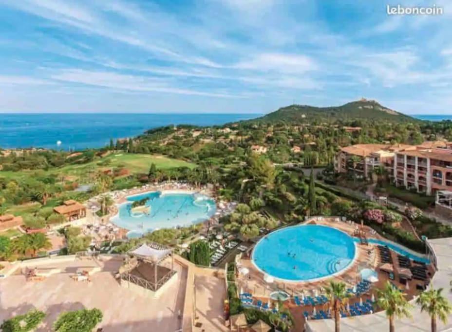 Village Cap Esterel, Piscine, Plage Saint-Raphael  Exterior photo
