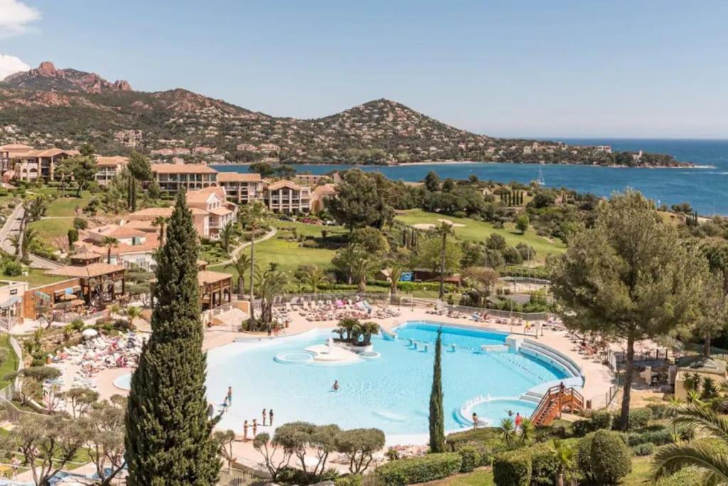 Village Cap Esterel, Piscine, Plage Saint-Raphael  Exterior photo