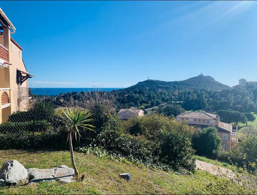 Village Cap Esterel, Piscine, Plage Saint-Raphael  Exterior photo